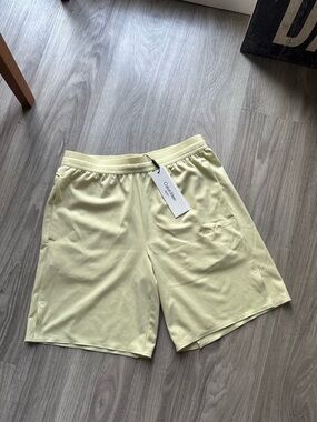 Calvin Klein | Soft Stretch Workout Shorts in Garden Glade Yellow (X-Small)